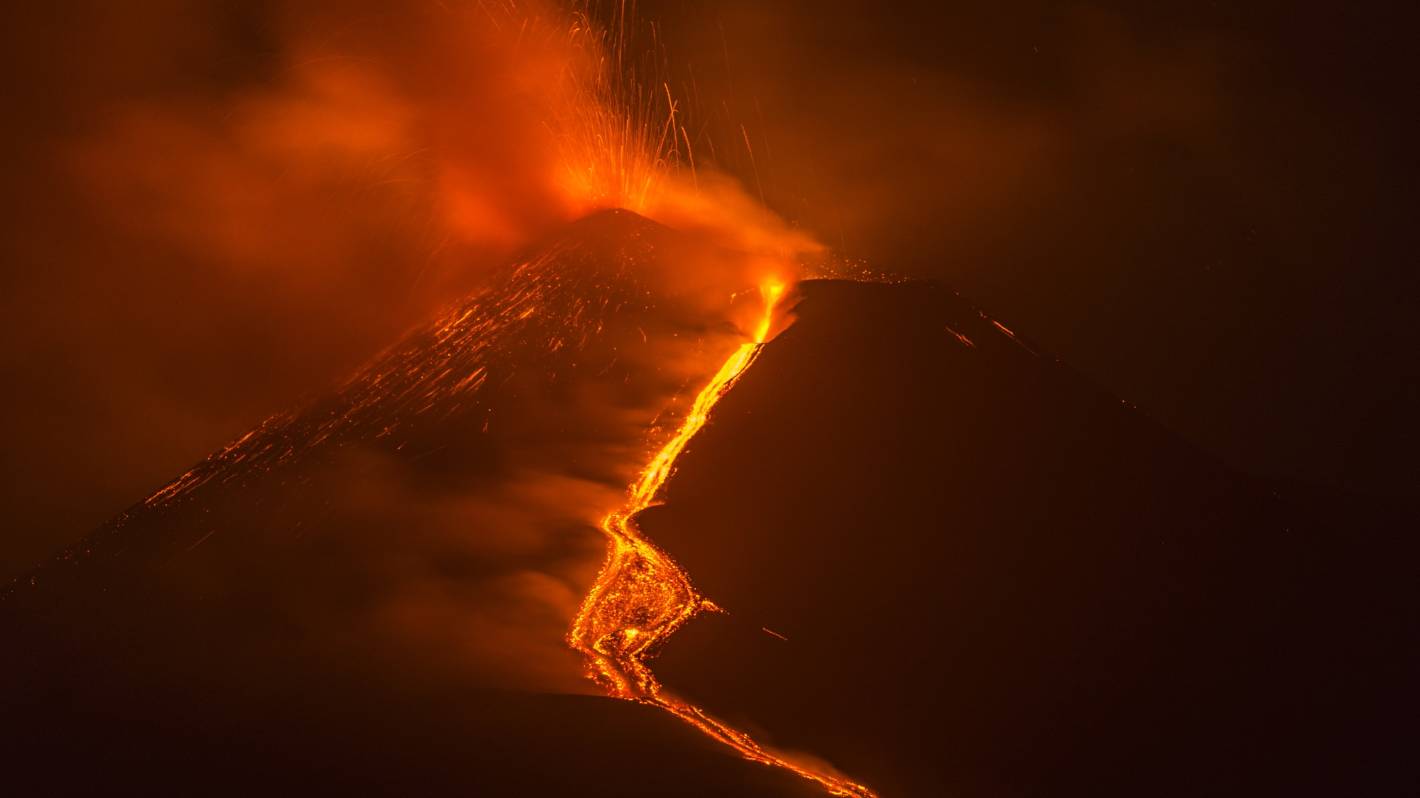 Najwyższy aktywny wulkan w Europie, Etna we Włoszech, urósł na wysokość