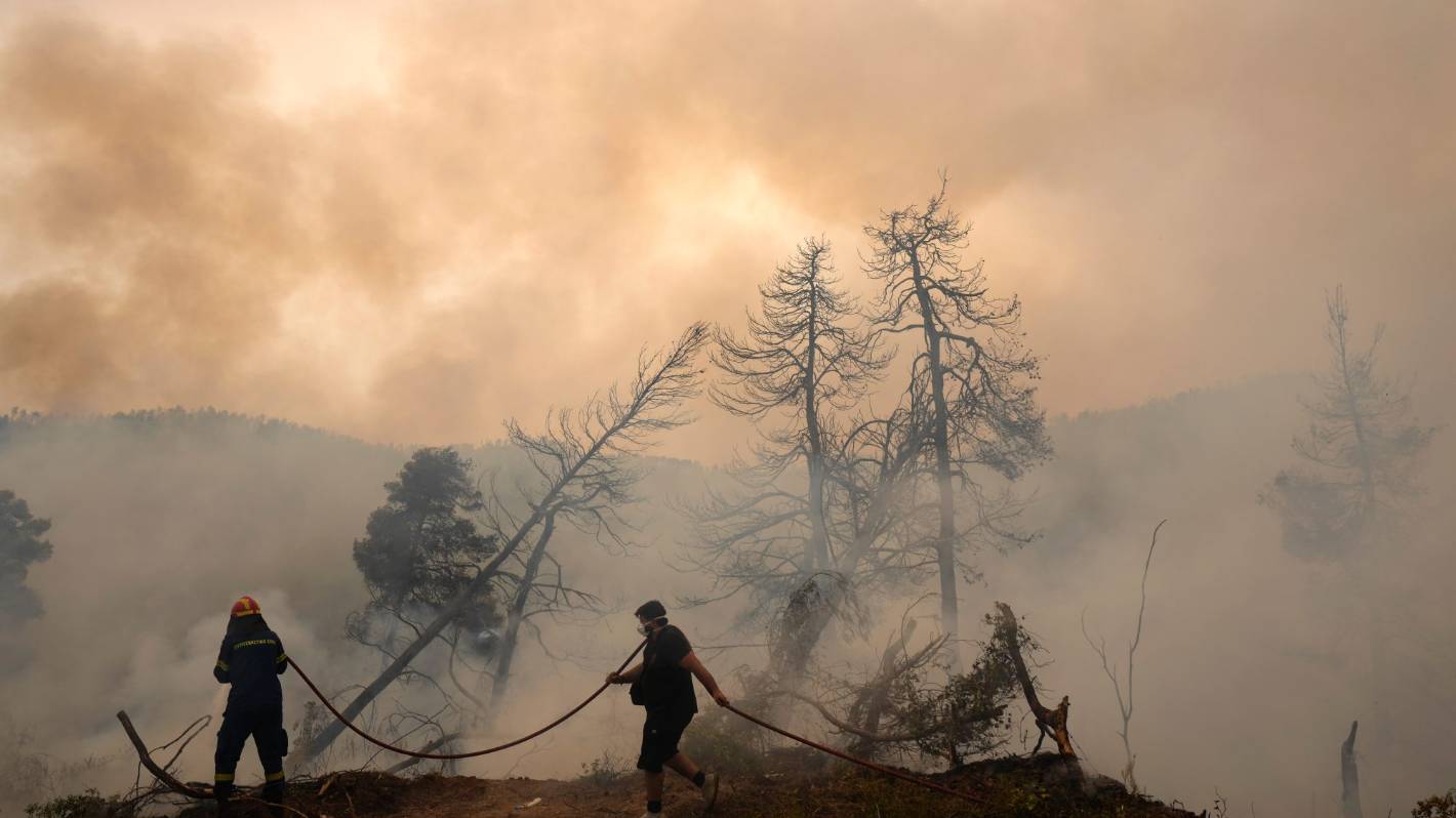 Ogromne „bezprecedensowe” pożary pustoszą grecką wyspę