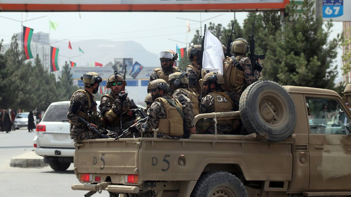 Afganistan: Talibowie strzelają w powietrze, świętując, zabijając dwoje