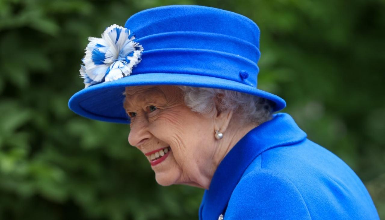 Królowa Elżbieta II spędza noc w szpitalu po odwołaniu wizyty w Irlandii Północnej