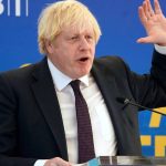 Francja krytykuje Wielką Brytanię po ofercie imigracyjnej Borisa Johnsona