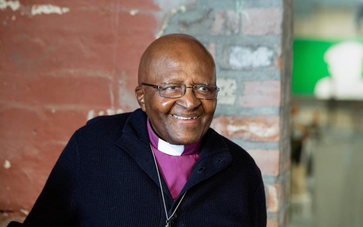 Arcybiskup Desmond Tutu, południowoafrykański działacz przeciw apartheidowi, umiera w wieku 90