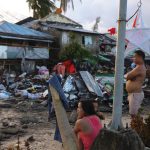 Ponad 200 zabitych po tym, jak tajfun uderzył w Filipiny