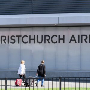 Przypadki Covid-19 ze społeczności Christchurch przybyły z Auckland i Wellington, lotnisko potwierdza