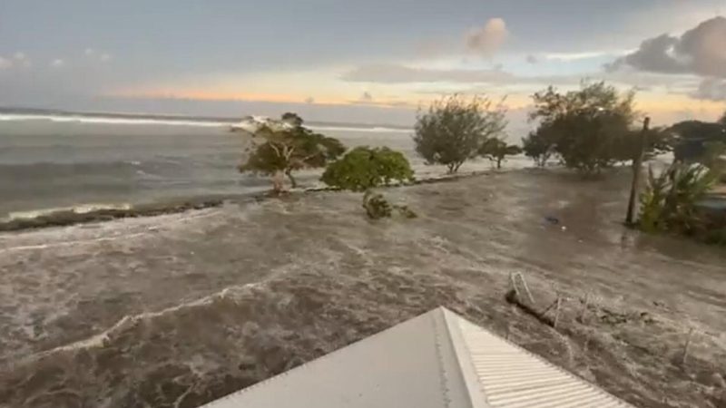 Wybuch wulkanu Tonga: Nowozelandczycy organizują niezbędne dostawy pomocy dla mieszkańców Tonga dotkniętych tsunami