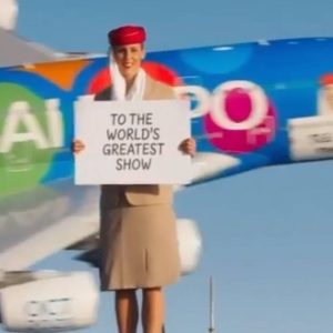 wróciła!  Niepokojąca reklama Emirates obejmuje Emirates A380