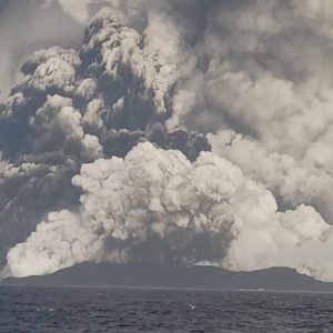 „Szybki wybuch”: mieszkańcy Kiwi słyszą erupcję wulkanu Tonga z odległości tysięcy kilometrów