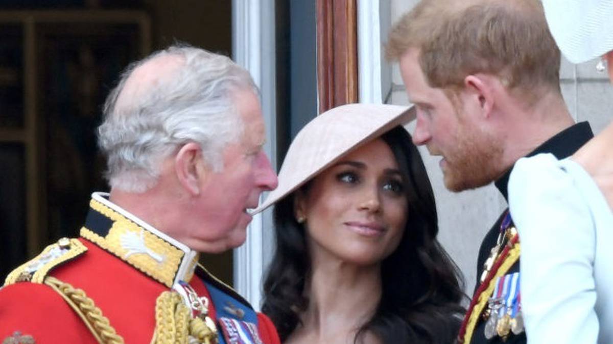 Harry i Meghan odwiedzają Karola na krótko przed wizytą królowej