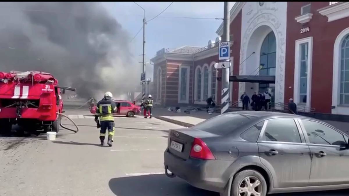 Wojna rosyjsko-ukraińska: dziesiątki zabitych w rosyjskim ataku rakietowym na ukraiński dworzec kolejowy