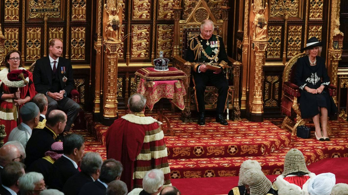 Książę Karol wygłasza przemówienie królowej po raz pierwszy, gdy Elżbieta deleguje obowiązki