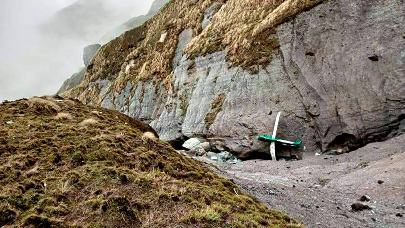 Nepal: Ratownicy odzyskują 17 ciał z wraku samolotu w górach