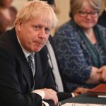 Boris Johnson trzyma się władzy po rezygnacji dwóch starszych ministrów brytyjskiego gabinetu