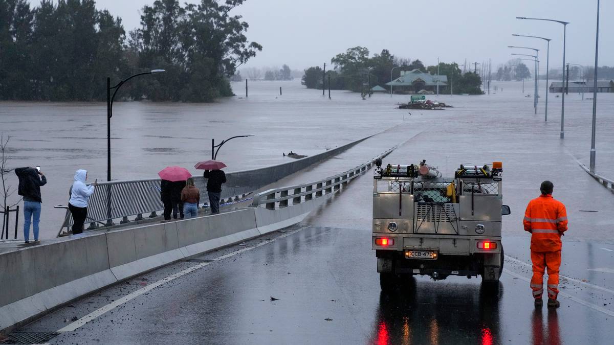 Pogoda w Sydney: metr deszczu prowadzi do czwartej rundy nędzy powodziowej w mieście