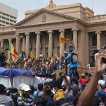 Prezydent i premier Sri Lanki podają się do dymisji po głośnych protestach