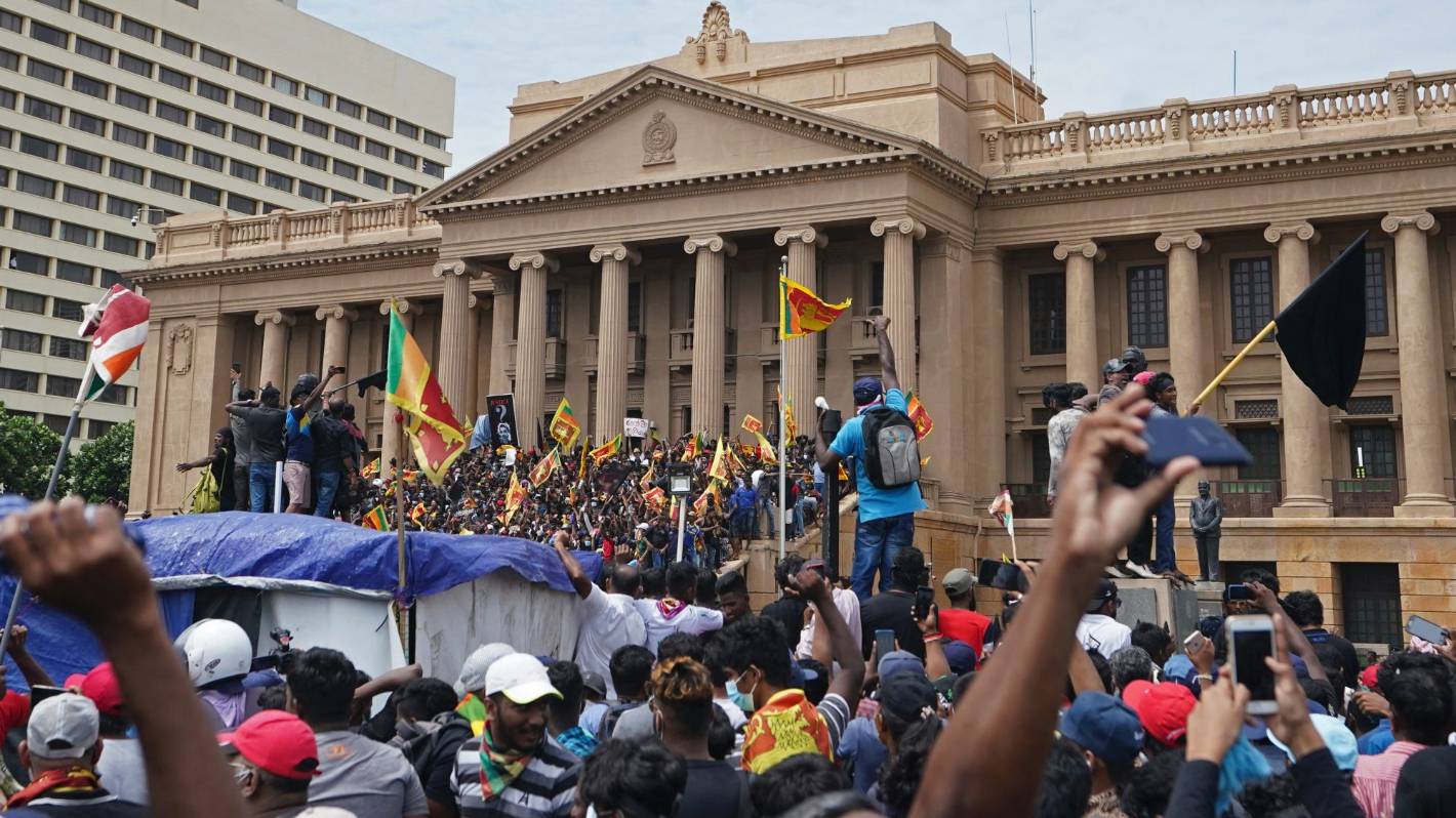 Prezydent i premier Sri Lanki podają się do dymisji po głośnych protestach