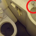 Dlaczego stewardesa ostrzega podróżnych, aby nie myli zębów w samolocie?