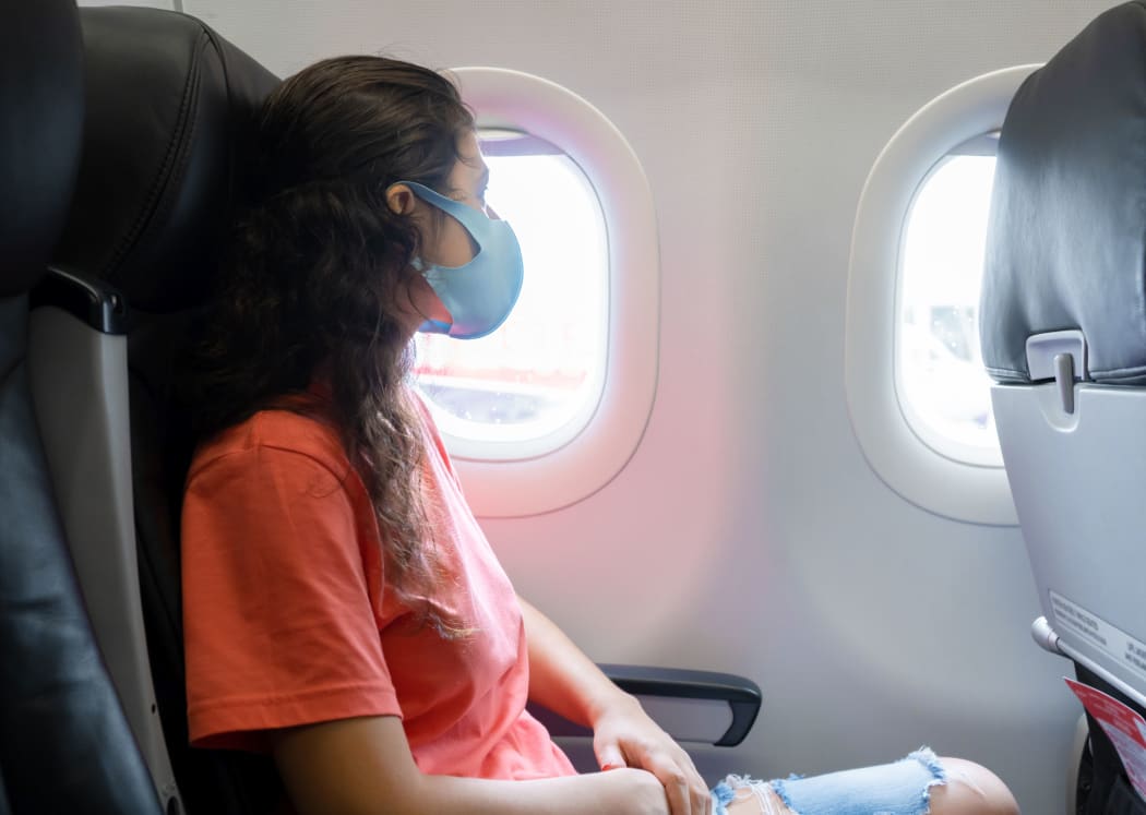 Jak niebezpieczne jest latanie bez maski na twarz?