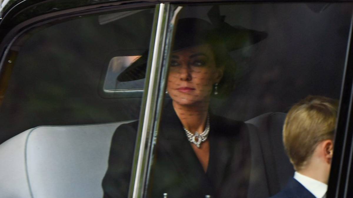 Umiera królowa Elżbieta: wzruszający pogrzeb księżnej Kate dla Jej Królewskiej Mości