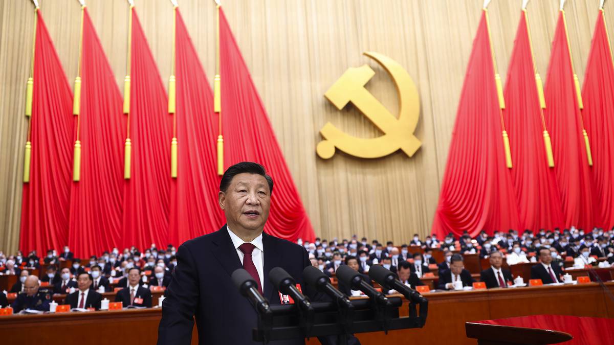 Chiński Xi Jinping wzywa do rozwoju militarnego podczas otwarcia zjazdu partii