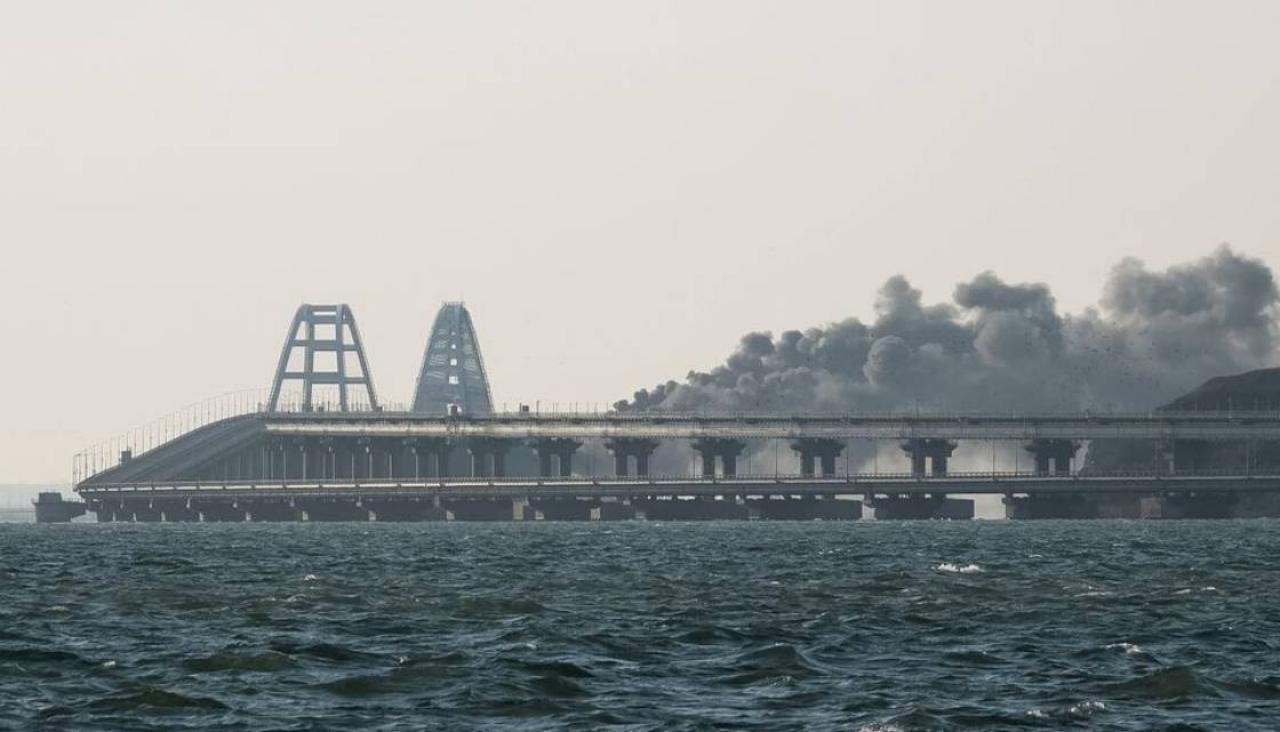 Inwazja na Ukrainę: rosyjski prezydent Władimir Putin oskarża Ukrainę o popełnienie „aktu terrorystycznego” i zorganizowanie eksplozji mostu krymskiego