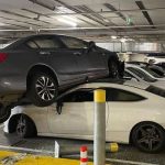 'Jak to w ogóle jest możliwe?'  Dziwny wypadek samochodowy w centrum handlowym Sydney Westfield