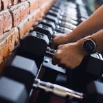 Nowe badanie uniwersyteckie pokazuje, jak spędzać mniej czasu na siłowni dla lepszego wzrostu mięśni