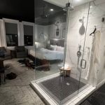 „Suite voyeur”: zaskoczył podróżnika, biorąc prysznic w pokoju hotelowym w Stanach Zjednoczonych
